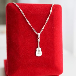 Srebrny Naszyjnik z Gitarą