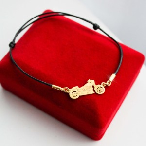 Złota Bransoletka z Motocyklem Chopper na Sznurku