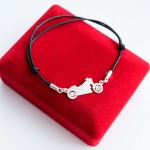 Srebrna Bransoletka z Motocyklem Chopper na Sznurku