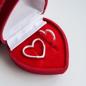 Srebrne Kolczyki Serca z Zapięciem Angielskim