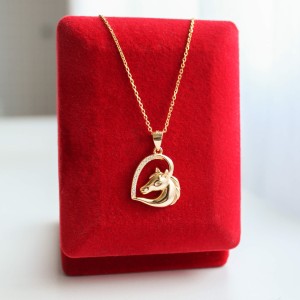 Złoty Naszyjnik z Koniem Serce z Cyrkoniami